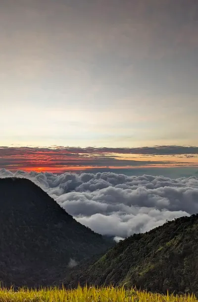 Gunung_Talang_di_Padang_Sumbar.jpg